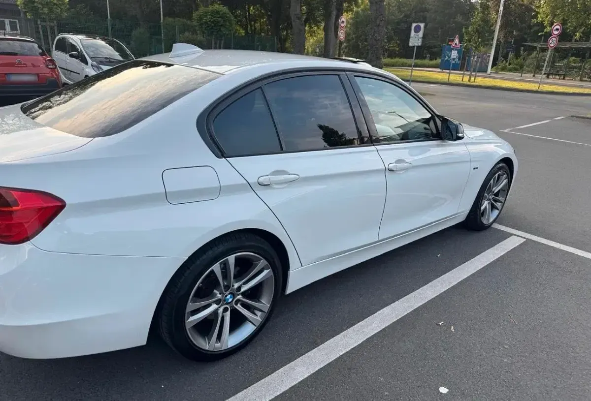 Gebraucht BMW 316 136 PS (100 kW) 2015 Weiß Limousine