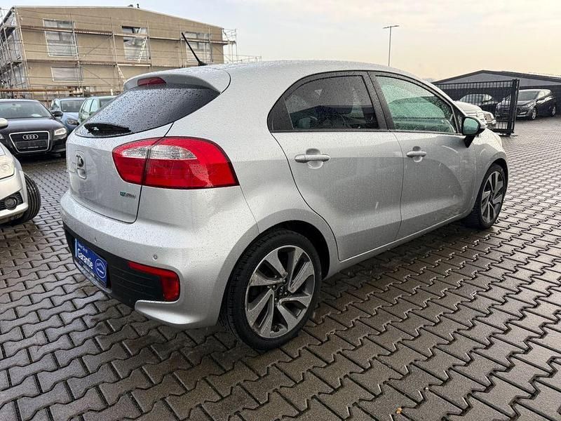Gebraucht Kia Rio Spirit 84 PS (61 kW) 2016 Silber Kleinwagen