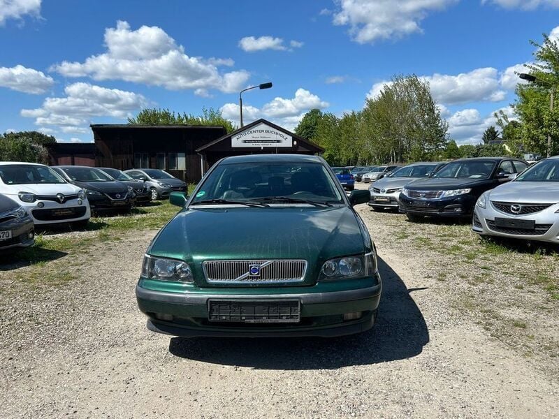 Second-hand Volvo V40 122 CP (89 kW) 2000 Verde Break