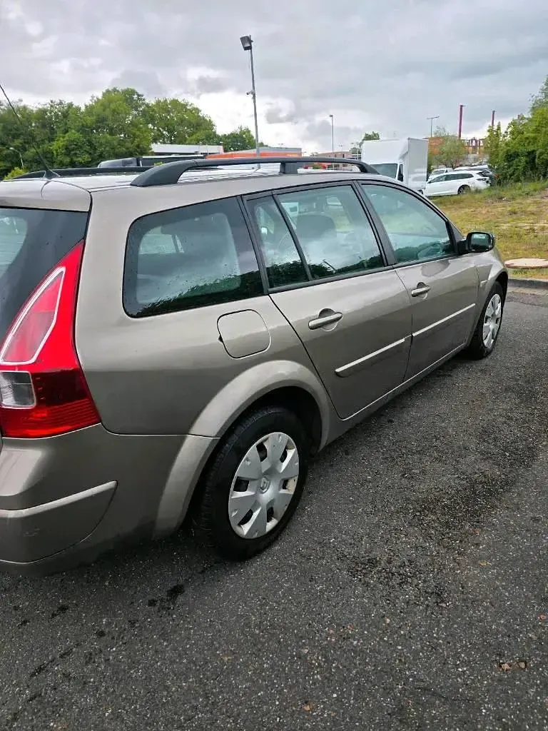 Gebraucht Renault Clio GrandTour 105 PS (77 kW) 2009 Gold Kombi
