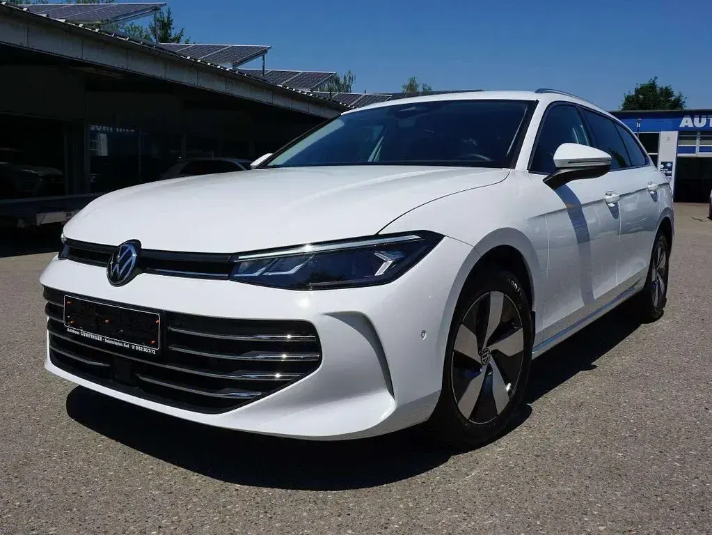 Gebraucht VW Passat Active 150 PS (110 kW) 2025 Weiß Kombi