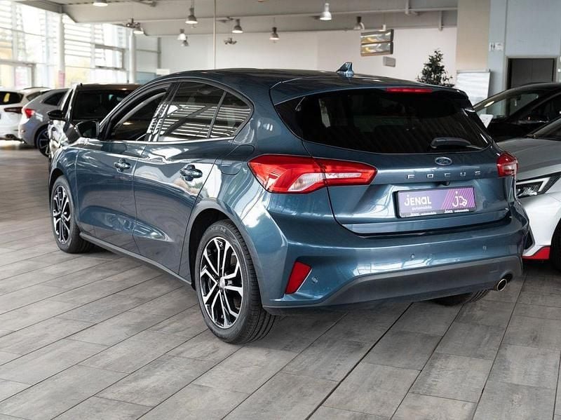 Gebraucht Ford Focus Cool & Connect 125 PS (91 kW) 2020 Chromablau Limousine