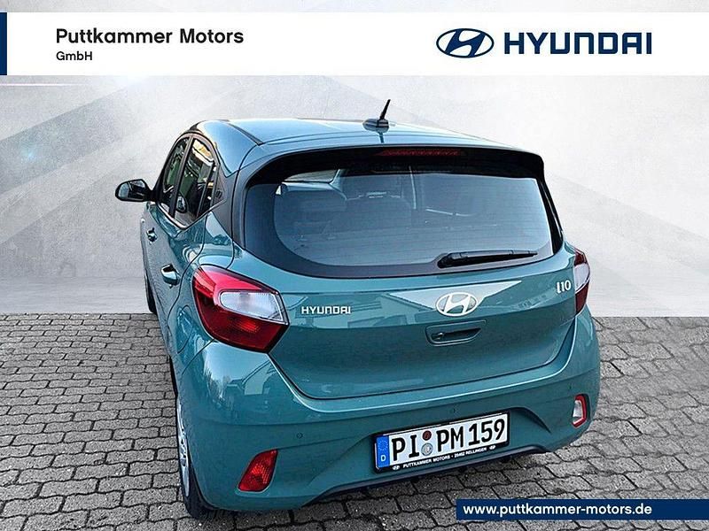 Gebraucht Hyundai i10 63 PS (46 kW) 2025 Mangrove green metallic Kleinwagen