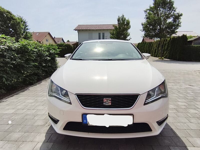 Weiß Gebraucht 2013 Seat Leon Limousine | 4.800 € (Etwas zu teuer) - Bild 1/4