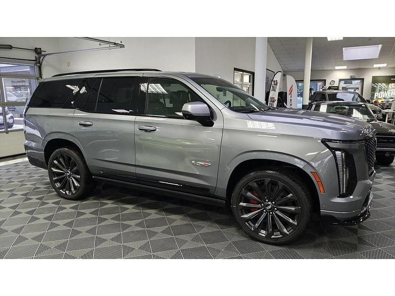 Neu Cadillac Escalade 692 PS (508 kW) 2026 Grau SUV