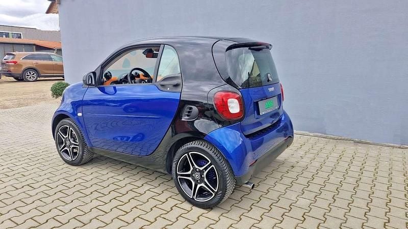 Gebraucht Smart ForTwo Coupé Passion 90 PS (66 kW) 2016 Schwarz / blau Kleinwagen