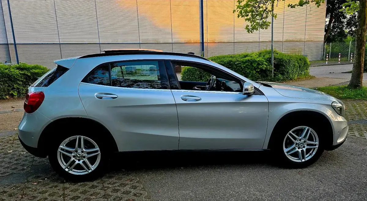 Gebraucht Mercedes GLA200 156 PS (114 kW) 2015 Silber SUV