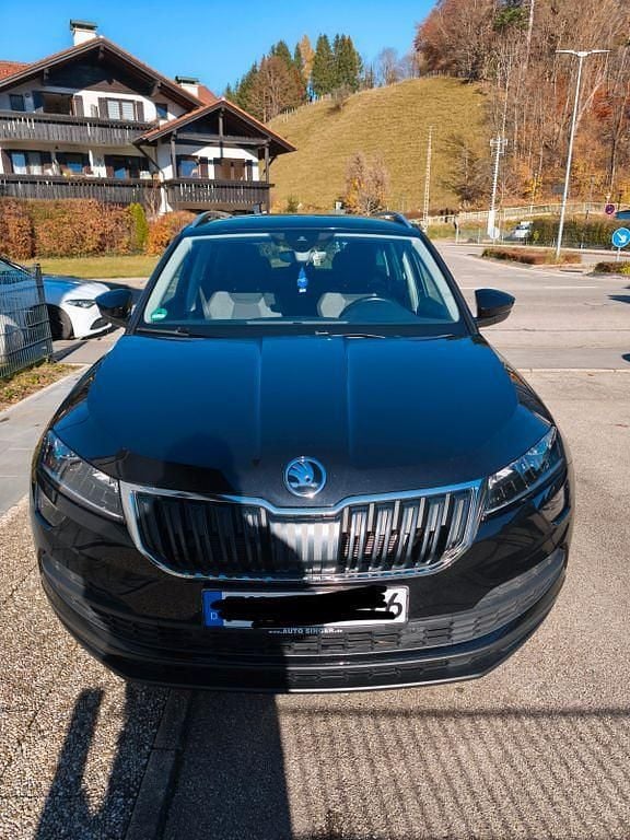 Schwarz Gebraucht 2021 Skoda Karoq Drive SUV | 19.999 € (Superpreis) - Bild 1/4