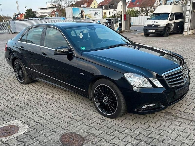 Gebraucht Mercedes E200 Avantgarde 184 PS (135 kW) 2010 Schwarz Limousine