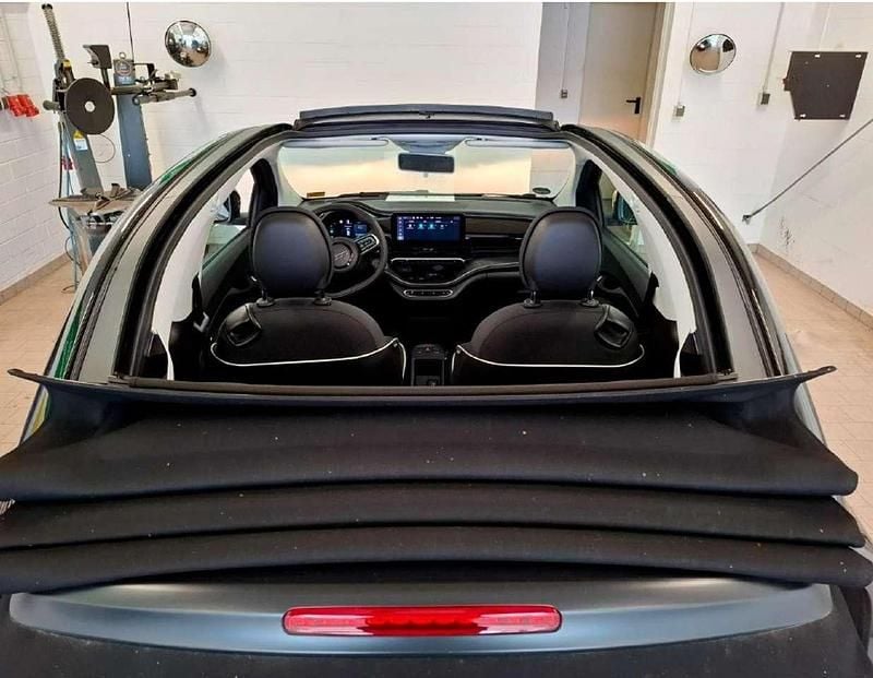Gebraucht Fiat 500e 86 kW (118 PS) 2023 Onyx schwarz Cabrio