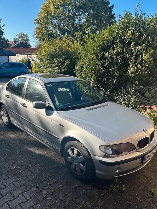 Grau Gebraucht 2004 BMW 316 Limousine | 8.000 € - Bild 1/4