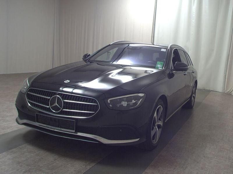 Gebraucht Mercedes E300 Avantgarde 320 PS (235 kW) 2021 Schwarz unilack Kombi
