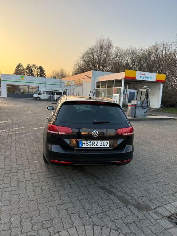 Gebraucht VW Passat Trendline 150 PS (110 kW) 2016 Schwarz Kombi