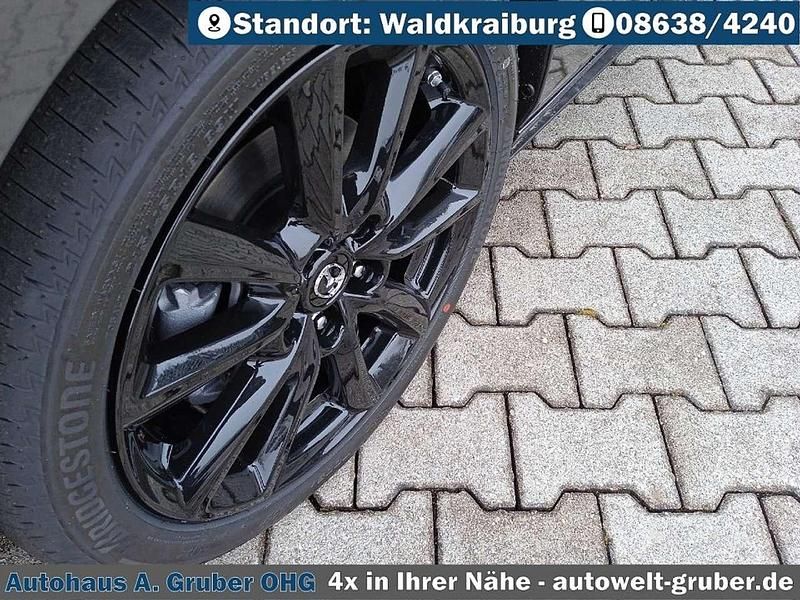 Neu Mazda 3 Exclusive 186 PS (136 kW) 2026 Machine gray Limousine