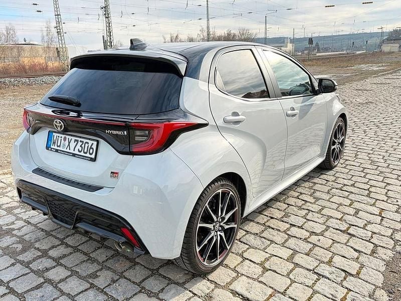 Gebraucht Toyota Yaris Sport 116 PS (85 kW) 2023 Grau Kleinwagen