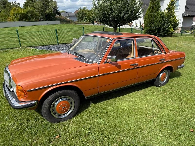 Gebraucht Mercedes E280 185 PS (136 kW) 1981 Orange Limousine