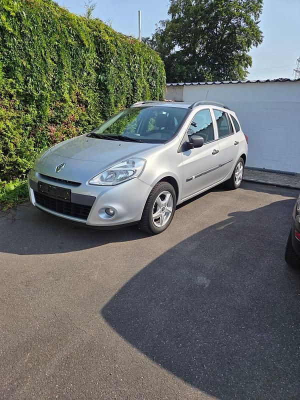 Silber Gebraucht 2010 Renault Clio III Kombi | 3.500 € (Etwas zu teuer) - Bild 1/4