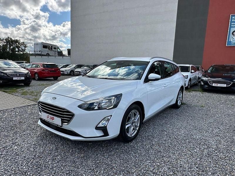 Weiß Gebraucht 2020 Ford Focus Cool & Connect Limousine | 11.499 € (Guter Preis) - Bild 1/4