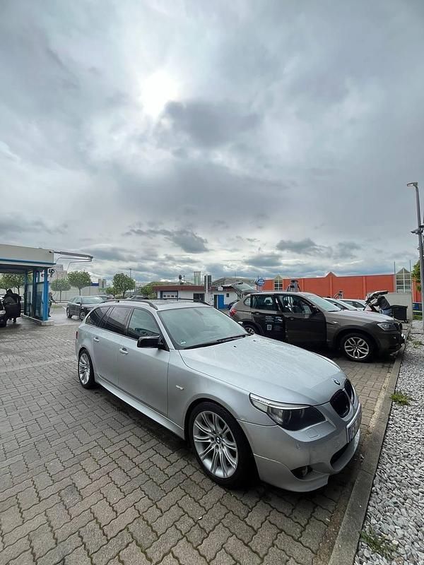 Grau Gebraucht 2006 BMW 530 M Sport Kombi | 7.600 € (Etwas zu teuer) - Bild 1/4