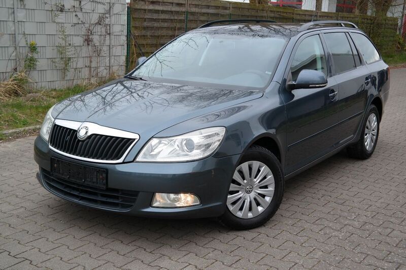 Grau Gebraucht 2010 Skoda Octavia Ambiente Kombi | 2.999 € - Bild 1/4