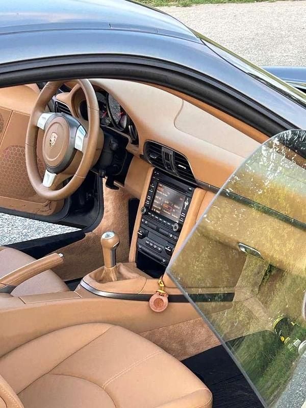 Grau Gebraucht 2009 Porsche 911 Coupé | 69.700 € - Bild 1/4