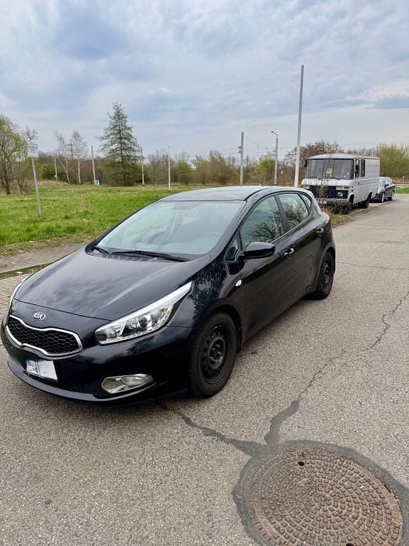 Gebraucht Kia Ceed 99 PS (72 kW) 2013 Schwarz Kleinwagen