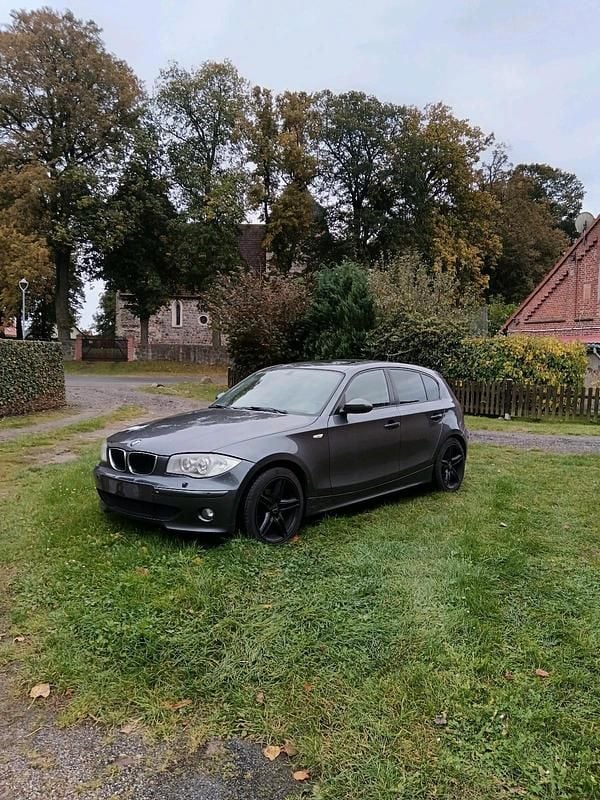 Grau Gebraucht 2005 BMW 120 Kleinwagen | 2.900 € (Guter Preis) - Bild 1/4