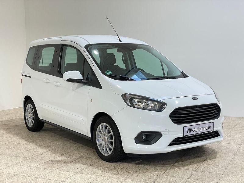 Gebraucht Ford Tourneo Courier Trend 101 PS (74 kW) 2018 Weiß Van / Kleinbus