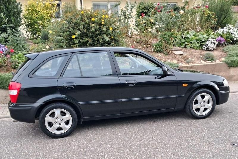 Schwarz Gebraucht 2000 Mazda 323F Limousine | 4.000 € (Etwas zu teuer) - Bild 1/4