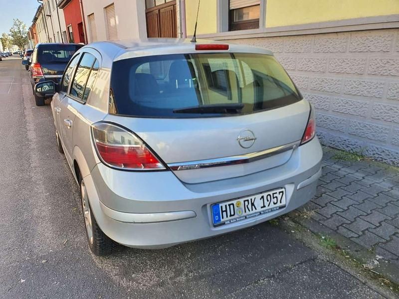Gebraucht Opel Astra 116 PS (85 kW) 2008 Silber Limousine