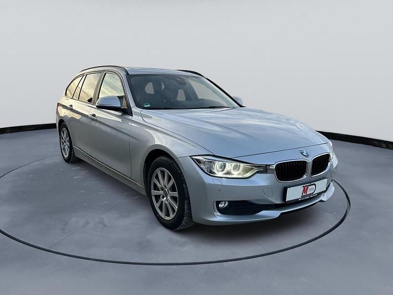 Silber Gebraucht 2015 BMW 320 Comfort Edition Kombi | 10.890 € (Guter Preis) - Bild 1/4