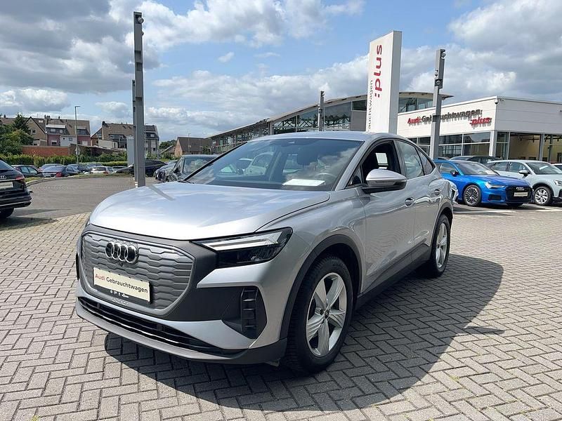 Silber Gebraucht 2022 Audi Q4 Sportback e-tron Basis SUV | 25.390 € (Guter Preis) - Bild 1/4