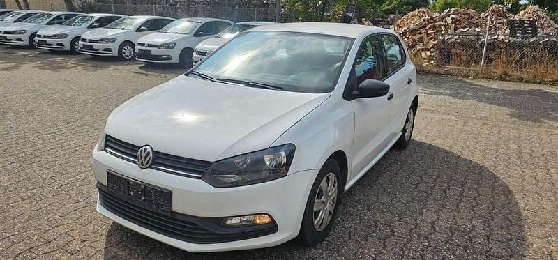 Weiß Gebraucht 2016 VW Polo Trendline Limousine | 6.490 € (Guter Preis) - Bild 1/4