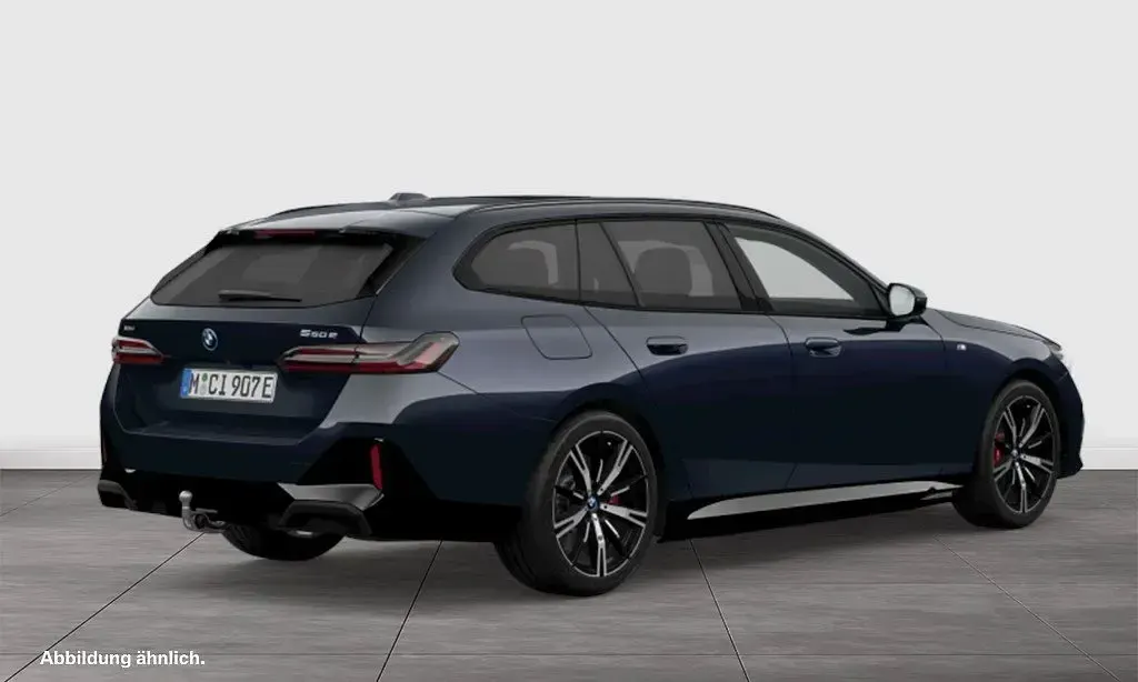 Gebraucht BMW 550e M Sport 313 PS (230 kW) 2025 Carbonschwarz Kombi