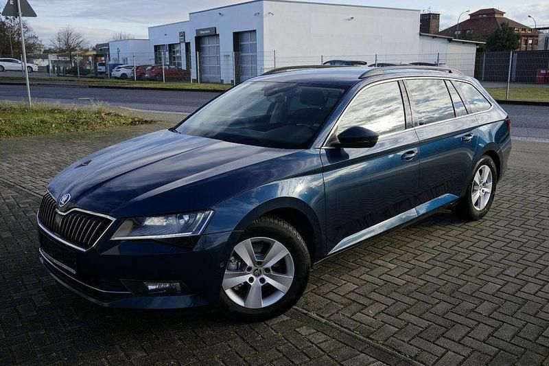 Blau Gebraucht 2016 Skoda Superb Kombi | 12.499 € (Superpreis) - Bild 1/4