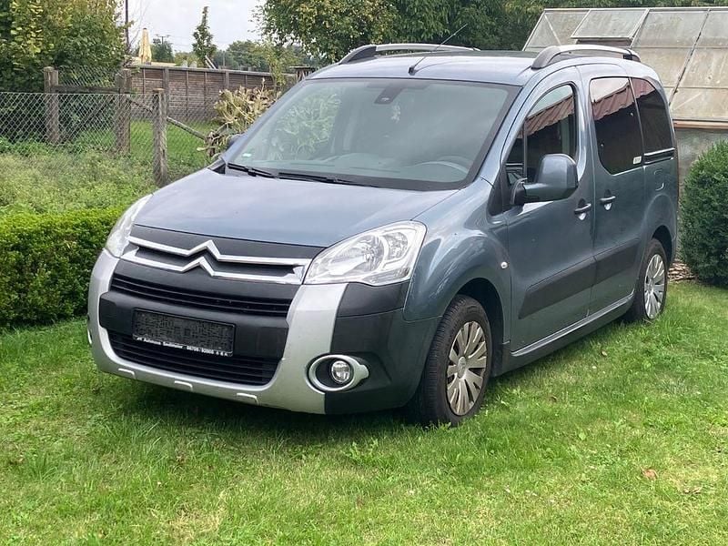 Grau Gebraucht 2011 Citroën Berlingo XTR Van / Kleinbus | 3.000 € (Fairer Preis) - Bild 1/4