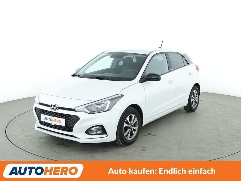 Gebraucht Hyundai i20 Advantage 101 PS (74 kW) 2020 Weiß Kleinwagen