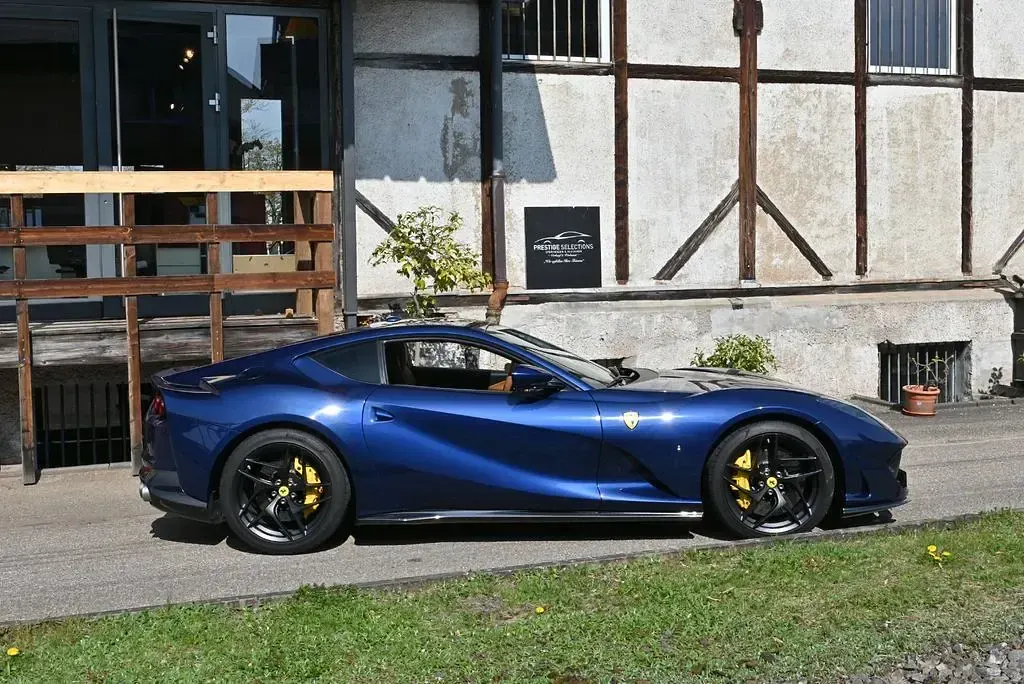 Gebraucht Ferrari 812 799 PS (587 kW) 2020 Blau Coupé