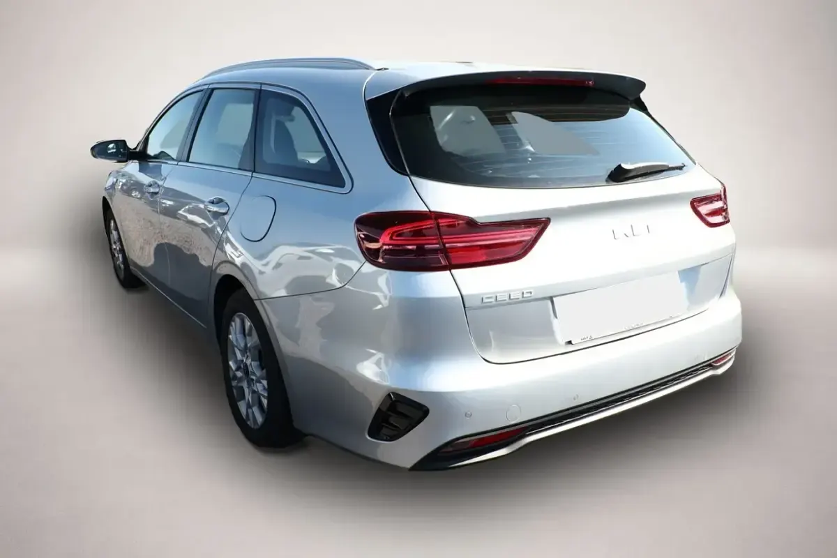 Gebraucht Kia Ceed Vision 120 PS (88 kW) 2024 Silber Kleinwagen
