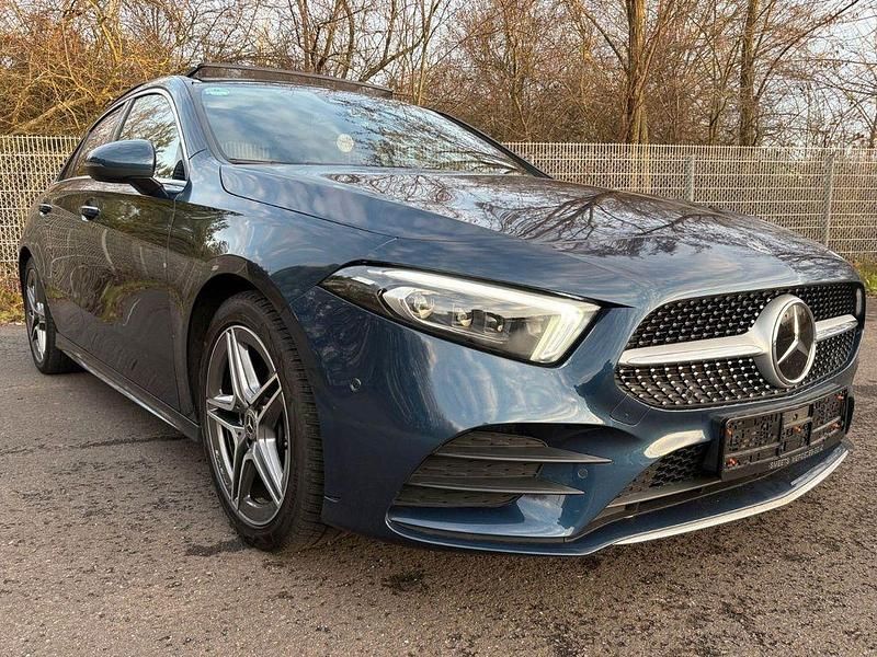 Gebraucht Mercedes A200 AMG line 163 PS (119 kW) 2021 Blau Limousine