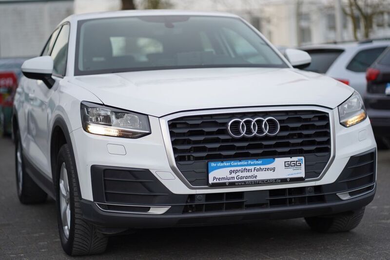 Weiß Gebraucht 2017 Audi Q2 Ambiente SUV | 16.500 € (Guter Preis) - Bild 1/4