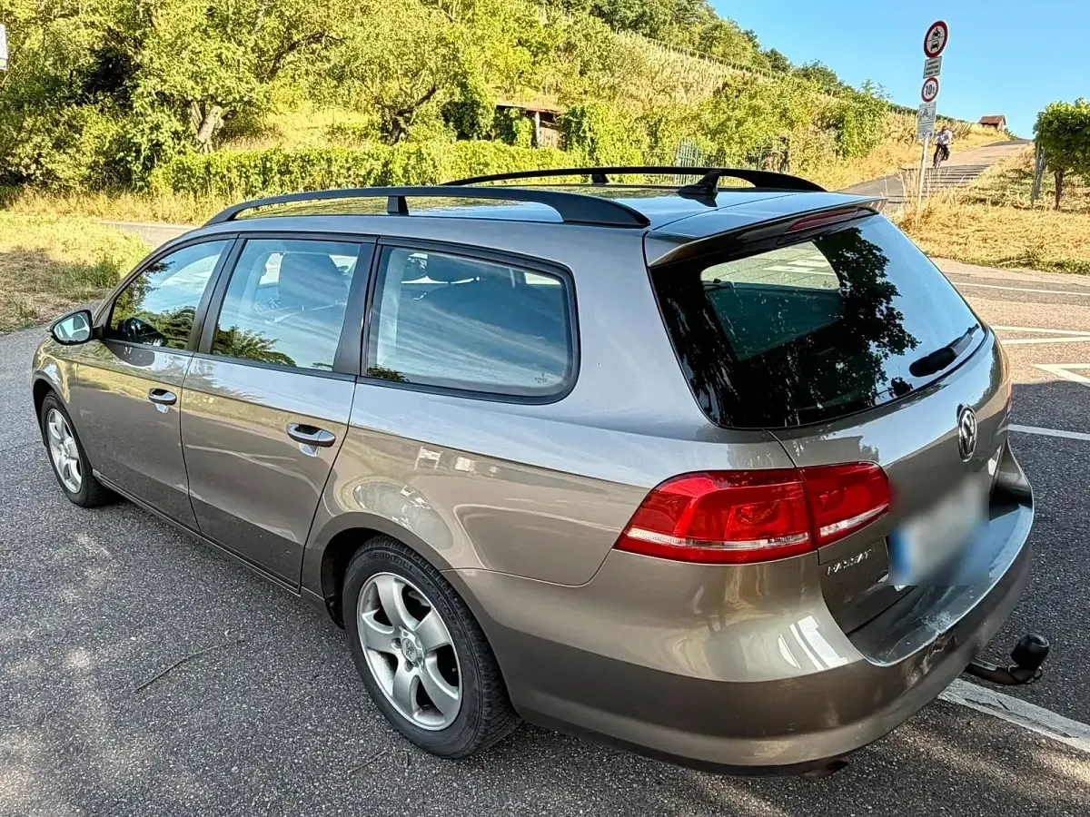 Gebraucht VW Passat 122 PS (89 kW) 2011 Grau Kombi