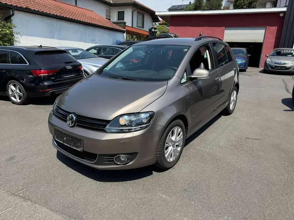 Gebraucht VW Golf VII Life 122 PS (89 kW) 2014 Kaschmirbraun metallic Kleinwagen