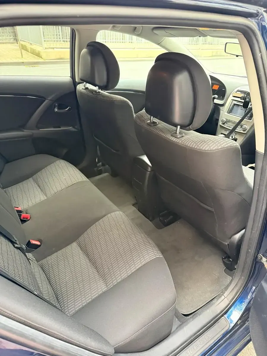 Gebraucht Toyota Avensis 177 PS (130 kW) 2011 Blau Kombi