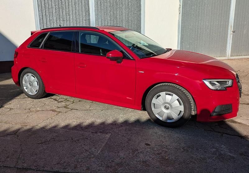 Gebraucht Audi A3 S-Line 150 PS (110 kW) 2019 Rot Limousine