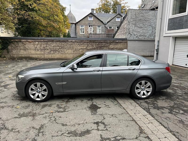 Second-hand BMW 730 245 CP (180 kW) 2009 Gri Berlinǎ