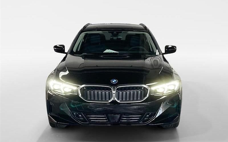 Neu BMW 330e Comfort Edition 292 PS (214 kW) 2025 Schwarz Kombi
