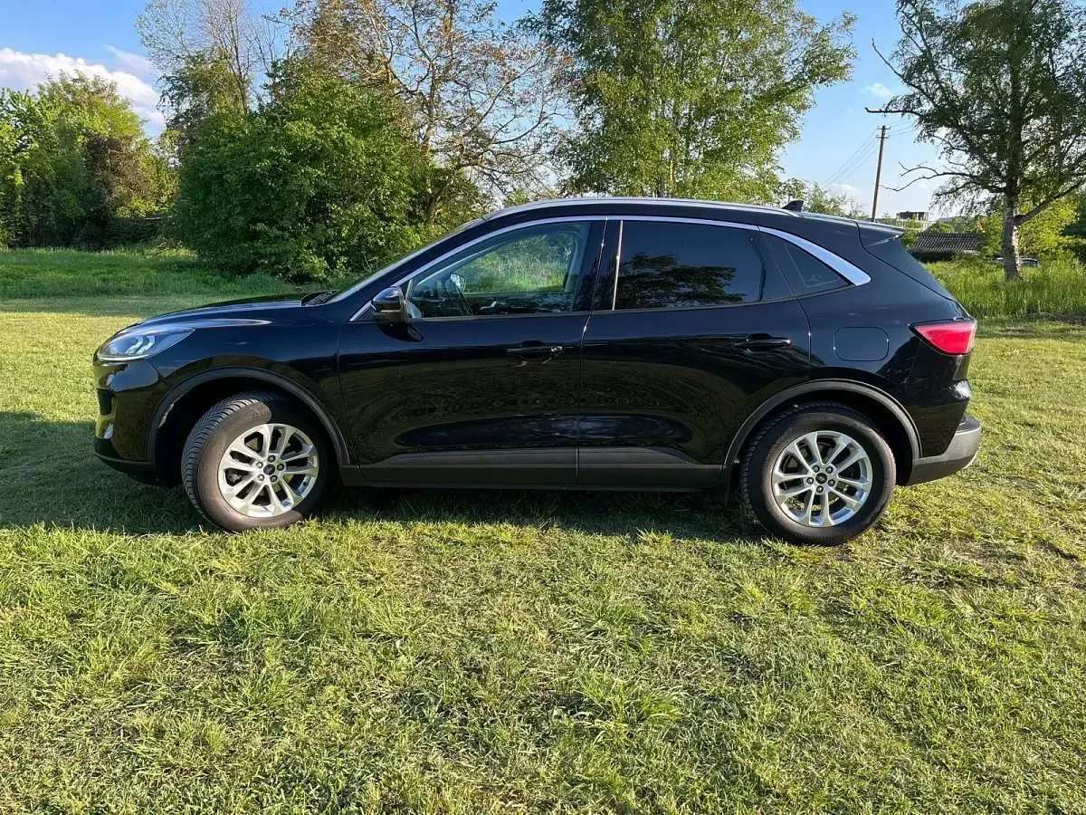 Używany Ford Kuga Titanium 190 KM (139 kW) 2021 Czarny SUV