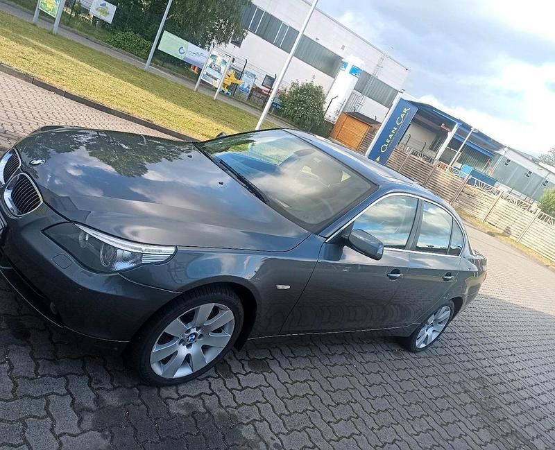 Grau Gebraucht 2006 BMW 530 Limousine | 11.000 € (Teuer) - Bild 1/4