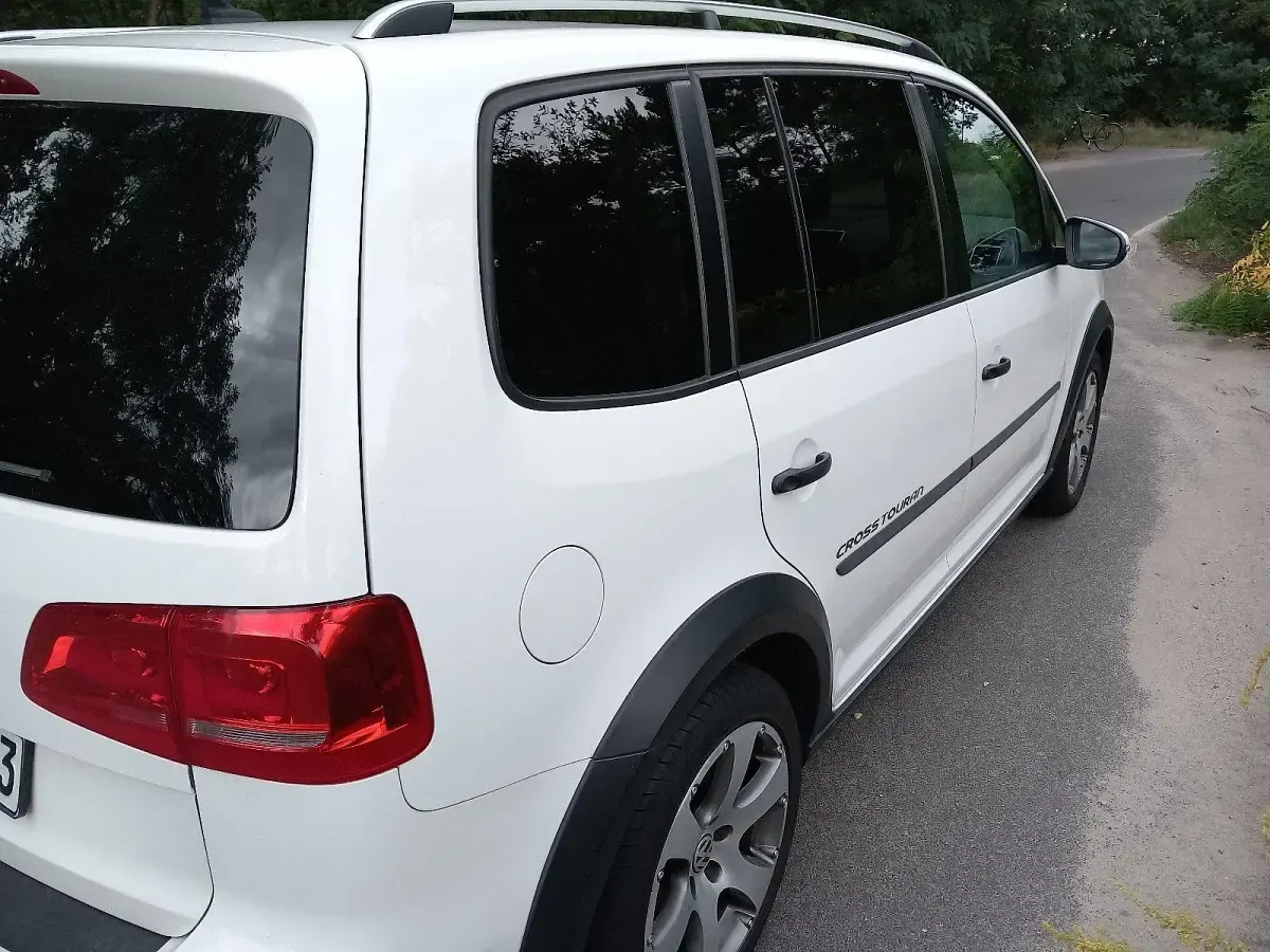 Używany VW Touran Cross 140 KM (102 kW) 2011 Biały Minivan